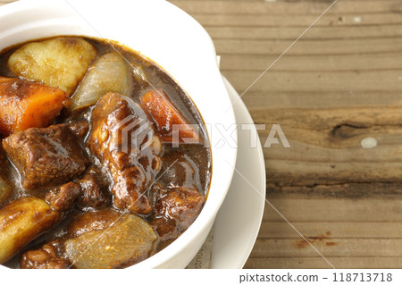 Beef stew with lots of meat and vegetables 118713718