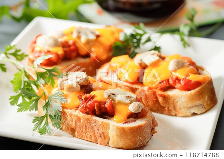 義式烤麵包風格披薩吐司 義式烤麵包風格披薩吐司 118714788