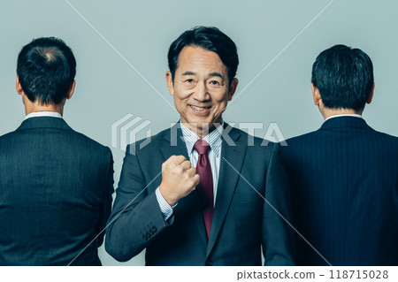 Executive businessman 118715028