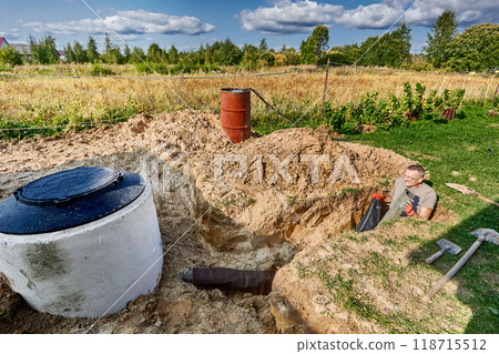 Anaerobic septic system works with drainage field that surrounds 118715512