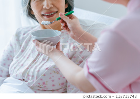 Senior woman living in a nursing home and a young caregiver 118715748