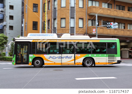 Toei bus going along Kitamoto Street (O55: Oji Station⇔Shinden 1-chome/Heart Island) Toei bus going along Kitamoto Street (O55: Oji Station⇔Shinden 1-chome/Heart Island) 118717437