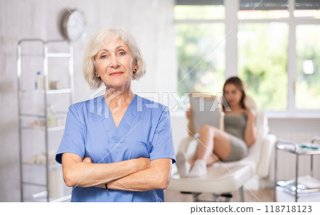 Elderly female doctor portrait 118718123