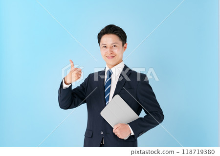 Businessman smiling thumbs up 118719380