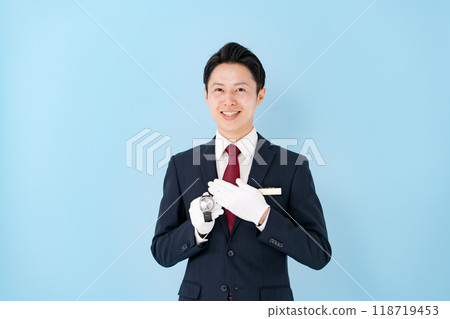 戴白手套的男人鑑定手錶 118719453