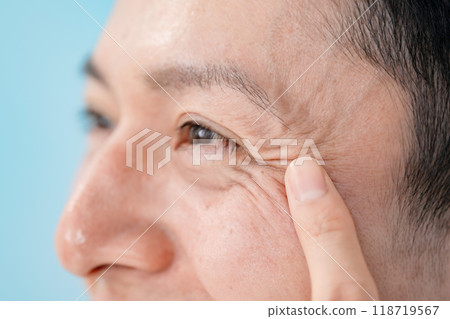 Eyes up male Eyes up male 118719567