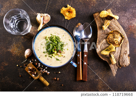 cream soup with dried mushrooms 118719668