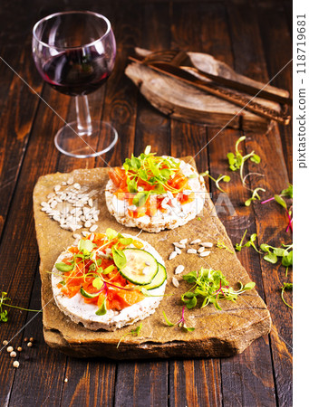 diet bread with fresh salmon 118719681