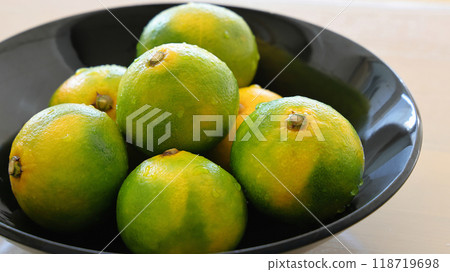 Assortment of early-ripening Unshu mandarins, in season in autumn Assortment of early-ripening Unshu mandarins, in season in autumn 118719698