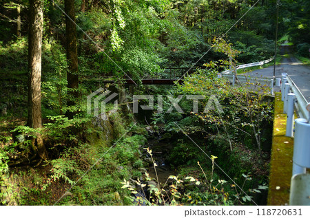 Monjudo and Suwa Shrine, historic sites in Izusawa, Ogano Town, Saitama Prefecture Monjudo and Suwa Shrine, historic sites in Izusawa, Ogano Town, Saitama Prefecture 118720631