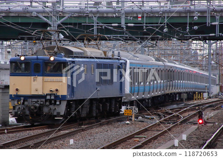 New car transport train (class A) of E233 series Ura 178, pulled by EF64-1031 locomotive_photographed on 2009/11/20 118720653