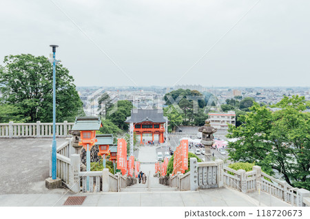 <Inuyama City> View of the Myo-omon Gate and the town of Inuyama from the stairs of Naritasan Daisho-ji Temple <Inuyama City> View of the Myo-omon Gate and the town of Inuyama from the stairs of Naritasan Daisho-ji Temple 118720673