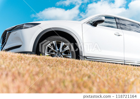 白色SUV型乘用車 118721164