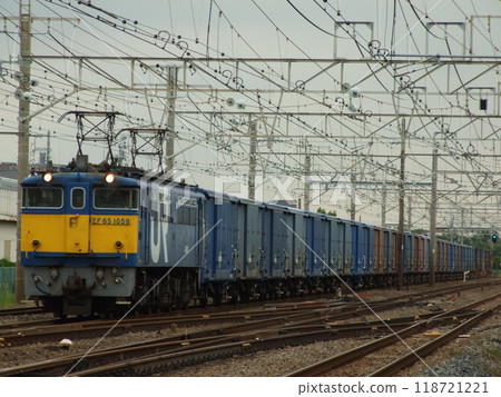 Paper transport freight train (Train 3461) towed by EF65-1059_Photographed on 2007/9/1 118721221