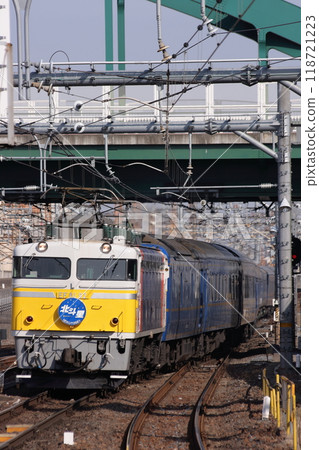 The sleeper express "Hokutosei" pulled by the Cassiopeia-colored EF81-92 locomotive running on the Tohoku Main Line_Photo taken on March 12, 2010 The sleeper express "Hokutosei" pulled by the Cassiopeia-colored EF81-92 locomotive running on the Tohoku Main Line_Photo taken on March 12, 2010 118721223