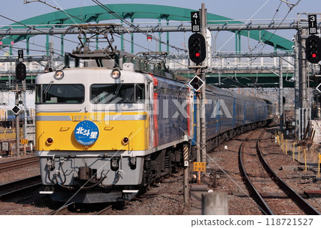 運行在東北本線的仙后座彩色EF81-92號臥舖特快列車“北斗星”_攝於2010年3月12日 運行在東北本線的仙后座彩色EF81-92號臥舖特快列車“北斗星”_攝於2010年3月12日 118721527