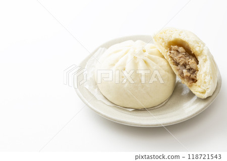 Steamed meat bun on white background 118721543