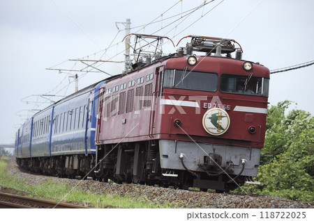 ED76 藍色列車 Hayabusa 由 66 號牽引 ED76 藍色列車 Hayabusa 由 66 號牽引 118722025