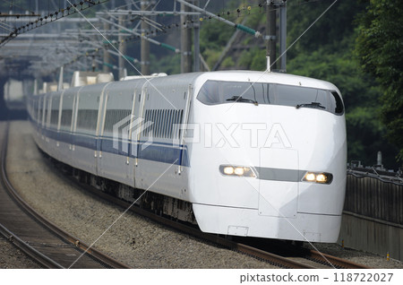 300 series Shinkansen train running on the Tokaido Shinkansen line 300 series Shinkansen train running on the Tokaido Shinkansen line 118722027