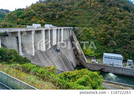 Tomata Dam Autumn Scenery 2 Kagamino-cho, Tomata-gun, Okayama Prefecture 118722263