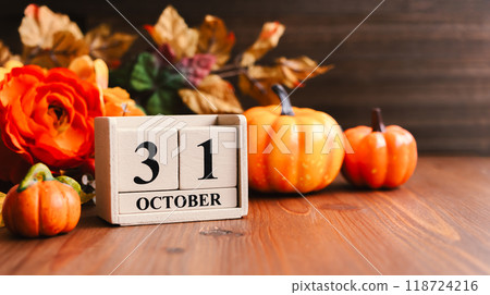 Halloween decorations and October 31st block calendar 118724216
