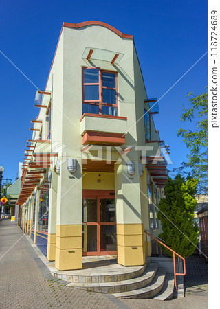 Small flatiron building in downtown of Nanaimo, British Columbia 118724689