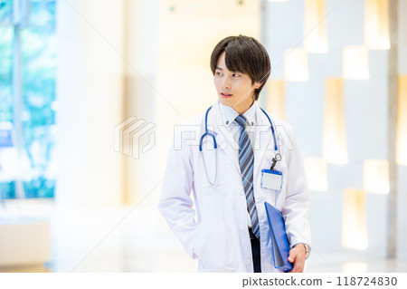 Doctors in white coats, photo provided by Denpa Gakuen, Tokyo Electronics College Doctors in white coats, photo provided by Denpa Gakuen, Tokyo Electronics College 118724830