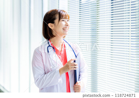 Doctors in white coats, photo provided by Denpa Gakuen, Tokyo Electronics College 118724871