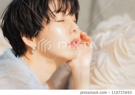 Woman leaning on sofa 118725693