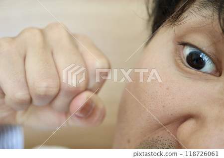 Man attacking, angry man Man attacking, angry man 118726061