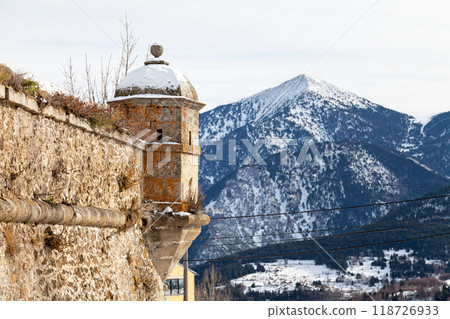 Wall-mounted turret ot the fortified walls of the village of Mont-Louis covered with snow 118726933