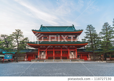 Evening view of Otenmon Gate at Heian Shrine in Kyoto Evening view of Otenmon Gate at Heian Shrine in Kyoto 118727130
