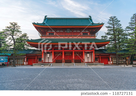 Evening view of Otenmon Gate at Heian Shrine in Kyoto Evening view of Otenmon Gate at Heian Shrine in Kyoto 118727131