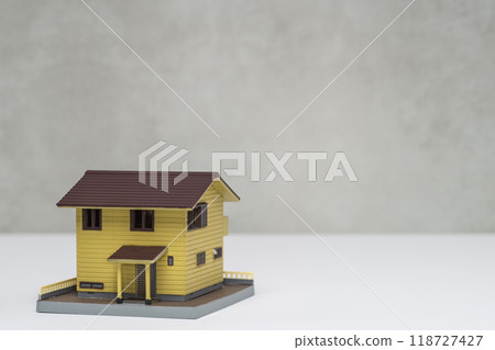簡單的獨立式住宅的縮影 簡單的獨立式住宅的縮影 118727427