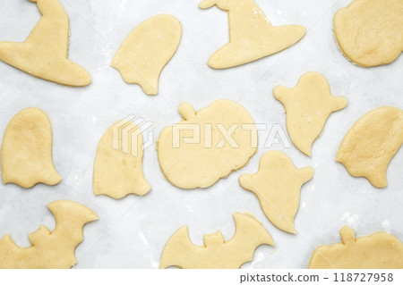 Making different shapes of fall cookies for Halloween. Dough with cookie cutter 118727958