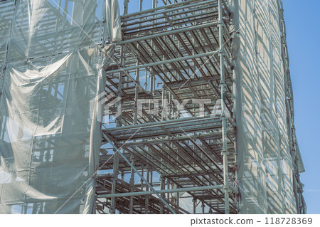 圍繞柱狀結構的臨時鷹架 118728369