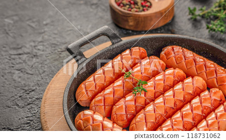 Baked grilled sausages in pan. banner, menu, recipe copy space, top view 118731062