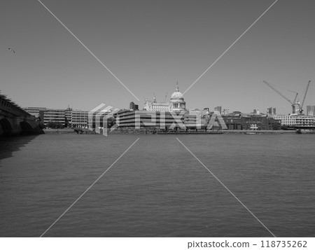 River Thames in London 118735262