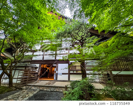 Ryoan-ji temple with its lake and zen garden, in Kyoto, Japan 118735849