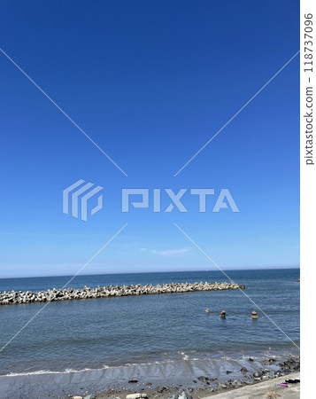 The sea as seen from Chigasaki Coast 118737096