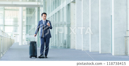 Middle-aged businessman using a smartphone at the airport 118738415