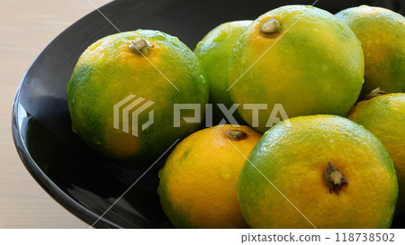 Autumn fruits in season: Assortment of very early Unshu mandarins 118738502