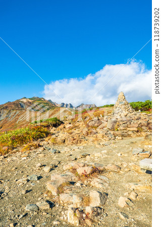 Climbing Mt. Karamatsu in autumn (view of the summit of Mt. Karamatsu from Mt. Happo) 118739202