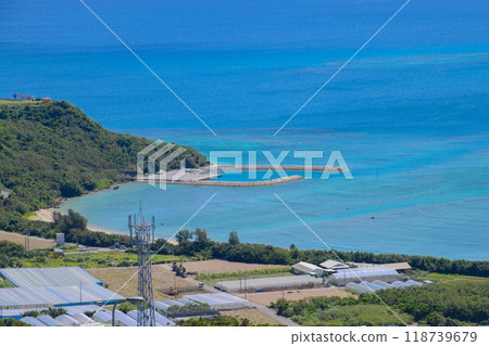 The beautiful sea of Nanjo City, Okinawa Prefecture 118739679