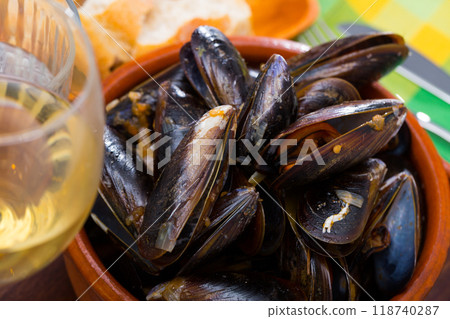 French dish - mussels with onion sauce 118740287