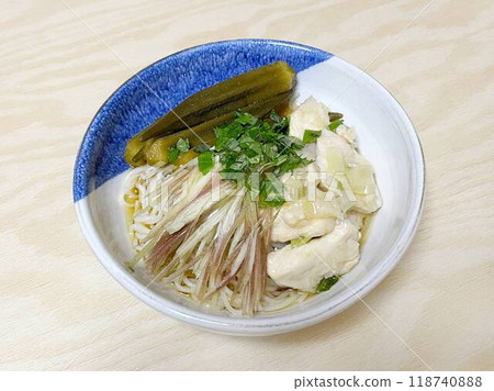 豆漿素麵配雞肉、秋葵和薑 118740888