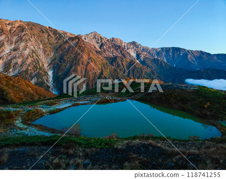 Climbing Mt. Karamatsu in autumn (Happoike Pond and the Hakuba Sanzan mountains at dawn) Climbing Mt. Karamatsu in autumn (Happoike Pond and the Hakuba Sanzan mountains at dawn) 118741255