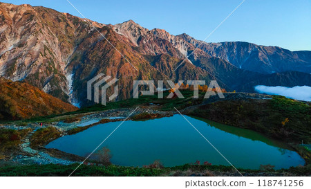 Climbing Mt. Karamatsu in autumn (Happoike Pond and the Hakuba Sanzan mountains at dawn) 118741256