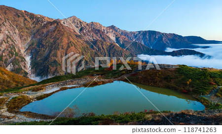 Climbing Mt. Karamatsu in autumn (Happoike Pond and the Hakuba Sanzan mountains at dawn) 118741263