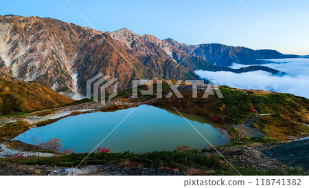 秋季攀登唐松岳（八方池、黎明時分的白馬三山） 118741382